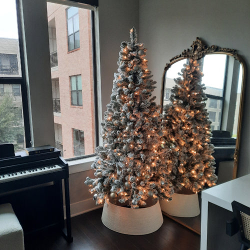Christmas 2023 | Beautiful Pre-lit Flocked Christmas Tree | Warm & Cozy Christmas Decor Inspiration